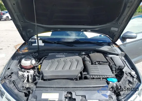 2018 Audi A3 2.0T Premium/2.0T Tech Premium z USA, uszkodzony, nr VIN WAUAUGFF1J1023700